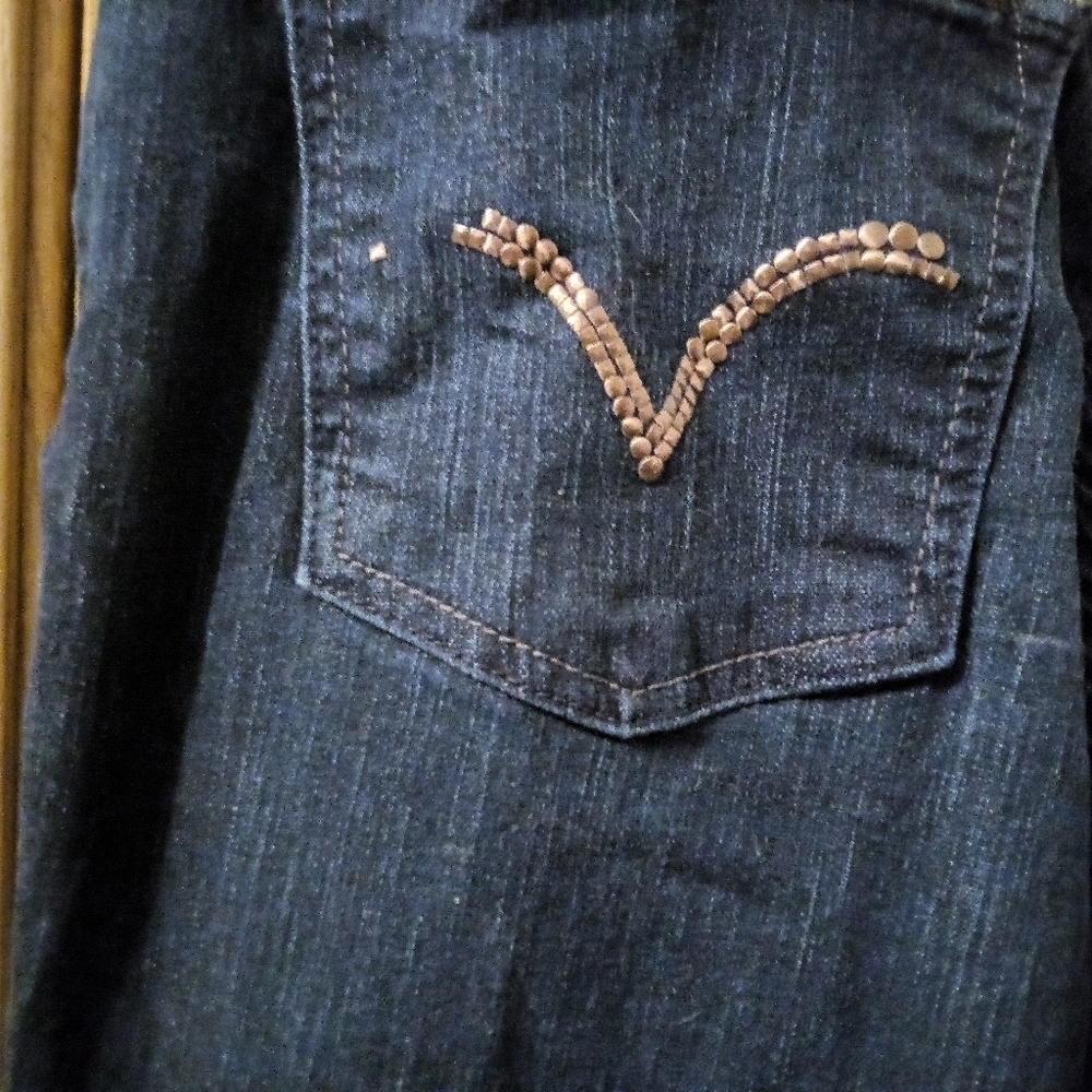 Perfectly Slimming Levi's - Picture 3 of 5